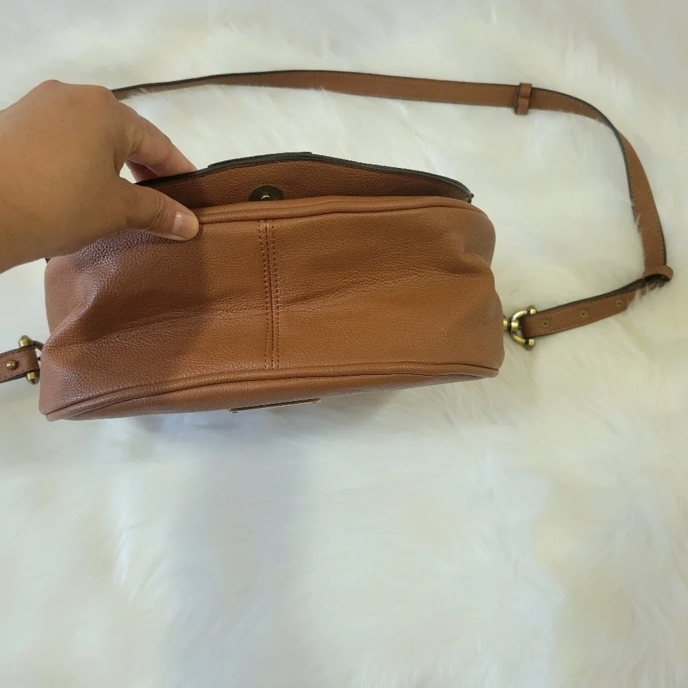 Steve Madden Elegant Tan Leather Shoulder Bag - Picture 12 of 13